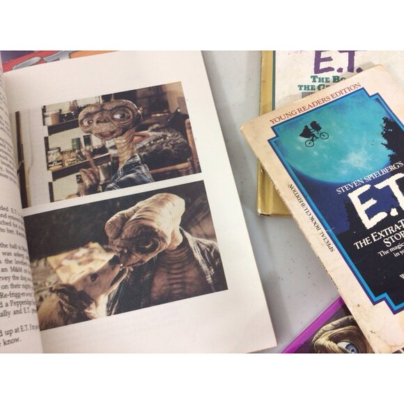 Vintage E.T. The Extra-Terrestrial Plush Books & New Game - Picture 11 of 12